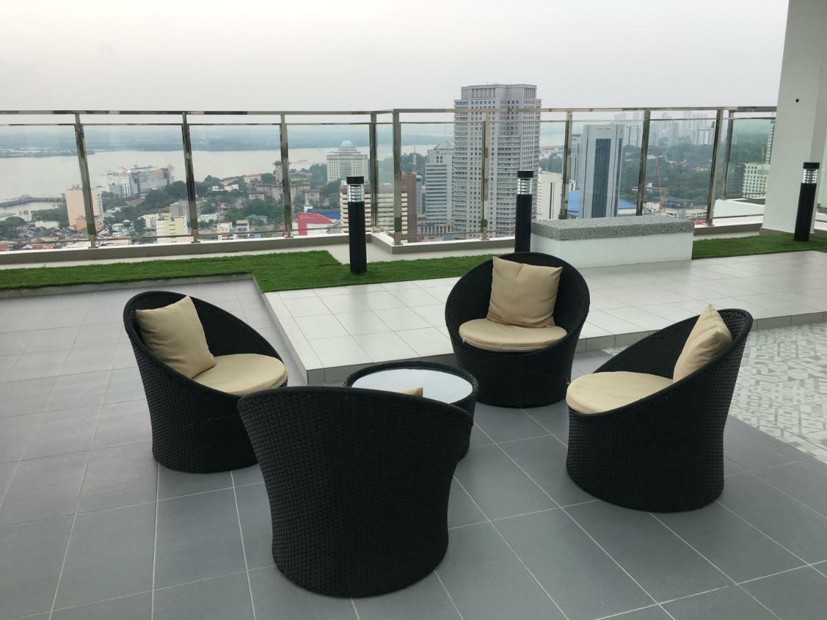 Sky Habitat Johor Bahru Hotel Екстериор снимка